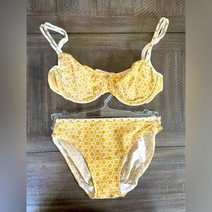 L’aventure Set in a 34B with Small matching panty- NWT Yellow